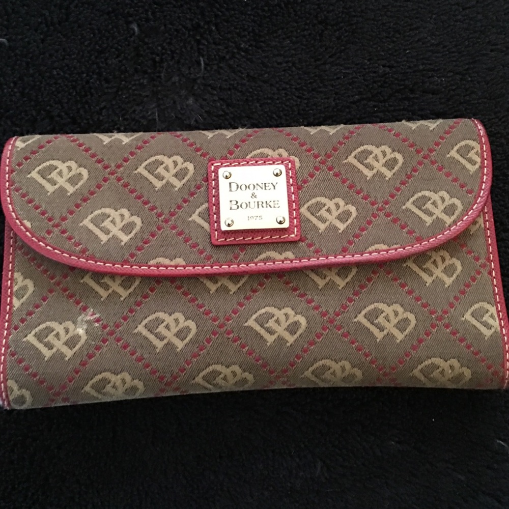 Dooney & Bourke wallet